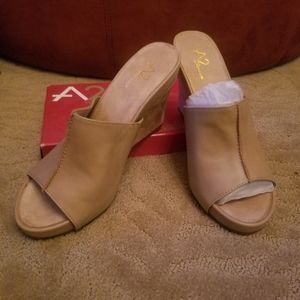 A2 Aerosoles Heart Plush Wedge - Nude 9